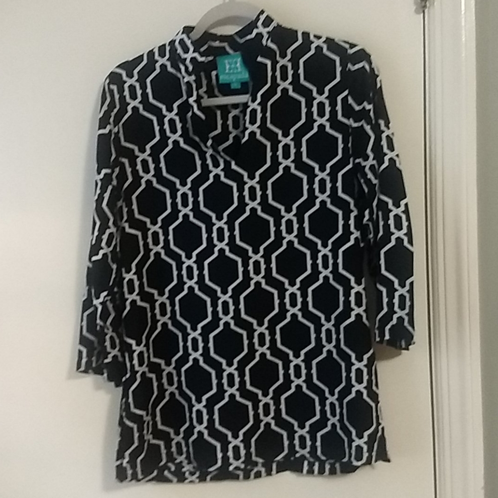 Escapada Black and White Tunic Top